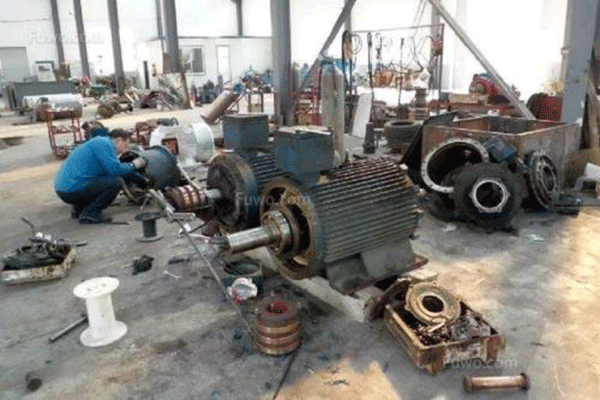 西安西瑪電機驅動(dòng)軸修理中軸向間隙的測量。
